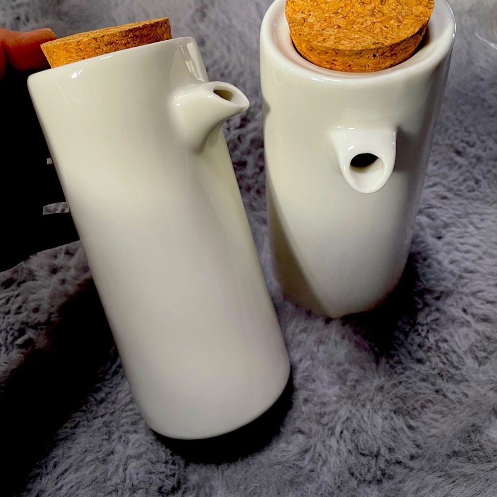 Oil and vinaigrette white glass pourers